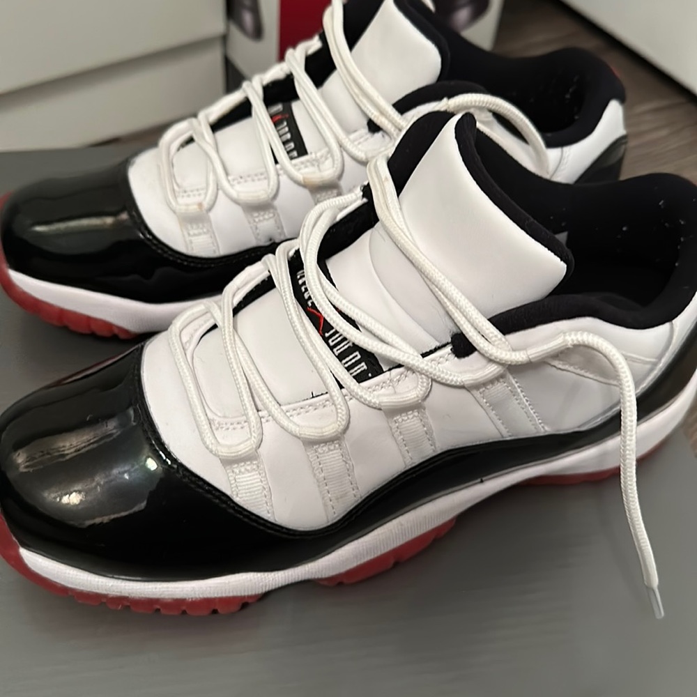 jordan 11s Retro Low Concord-Bred
